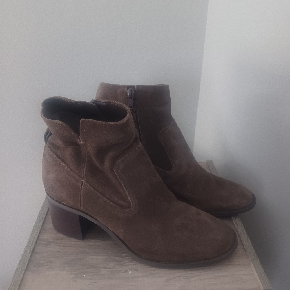 Chelsea & Violet Wren Heeled Boots Sz 8